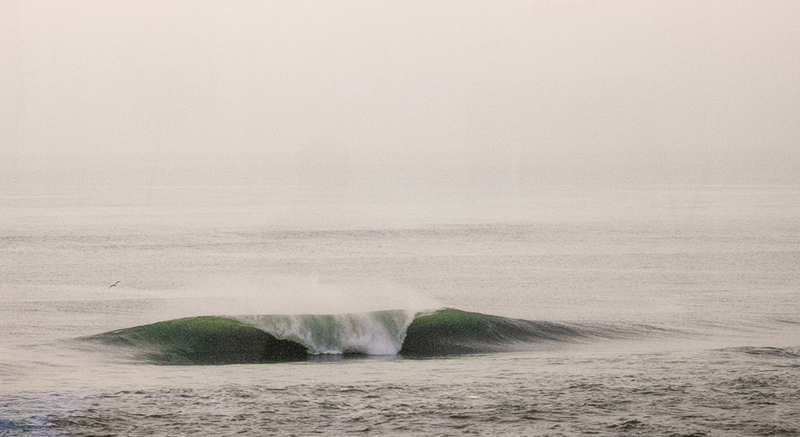 Image of relaxing ocean waves